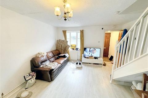 2 bedroom terraced house to rent, Widgeon Close, Custom House