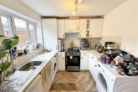 2 bedroom terraced house to rent, Widgeon Close, Custom House