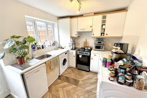 2 bedroom terraced house to rent, Widgeon Close, Custom House