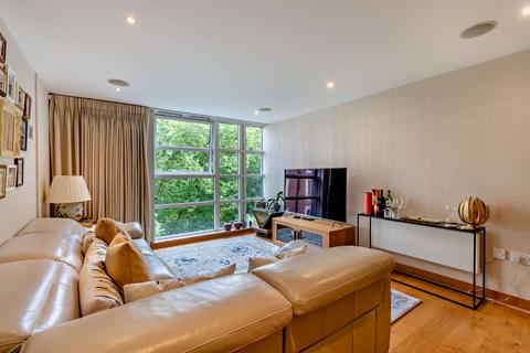 3 bedroom flat for sale, Page Street, London