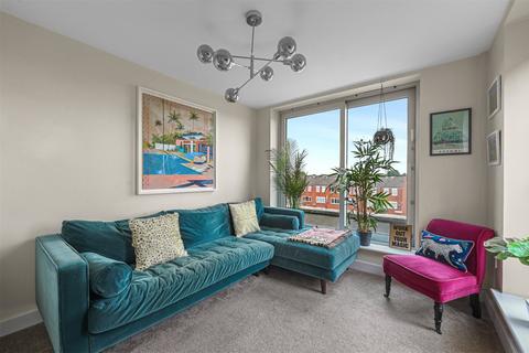 2 bedroom duplex for sale, Homerton Row, Hackney E9