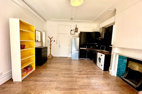 1 bedroom flat to rent, Ealing Common, London. W5