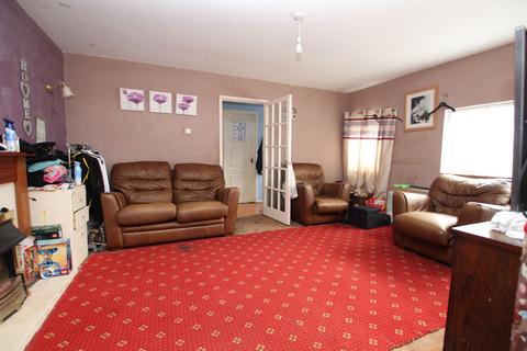 4 bedroom bungalow for sale, Midway, Jaywick, Clacton-on-Sea