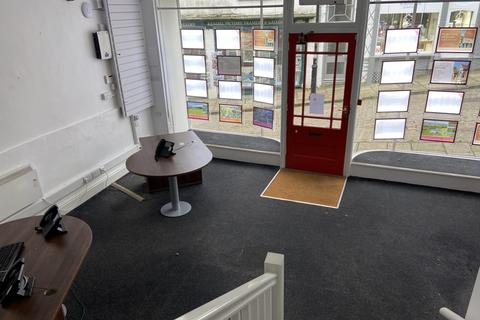 Shop to rent, Off Market Place, Kendal LA9