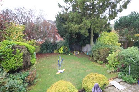 4 bedroom semi-detached house to rent, Woodcote Way, Reading RG4