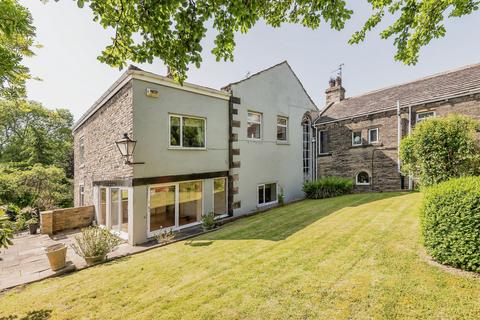 5 bedroom semi-detached house to rent, Lark Hill, West Yorkshire BD19