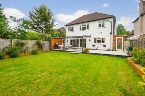17 Nonsuch Walk, Sutton, SM2 7LG