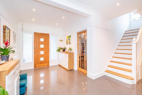 17 Nonsuch Walk, Sutton, SM2 7LG