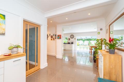 17 Nonsuch Walk, Sutton, SM2 7LG