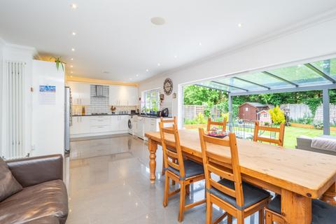 17 Nonsuch Walk, Sutton, SM2 7LG