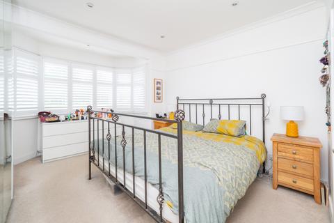 17 Nonsuch Walk, Sutton, SM2 7LG