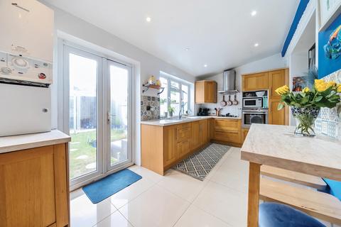 13 Pentlands Close, Mitcham, CR4 1HW