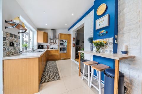 13 Pentlands Close, Mitcham, CR4 1HW