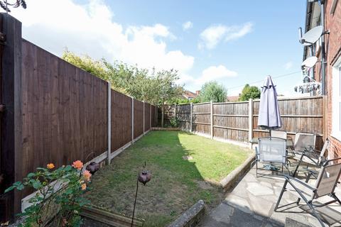 3 bedroom end of terrace house for sale, Leominster Walk, Morden SM4