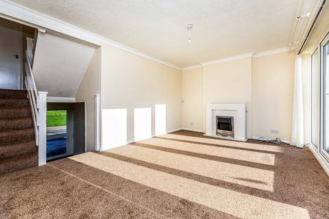 3 bedroom semi-detached house to rent, Willow Crescent, Sheffield S35