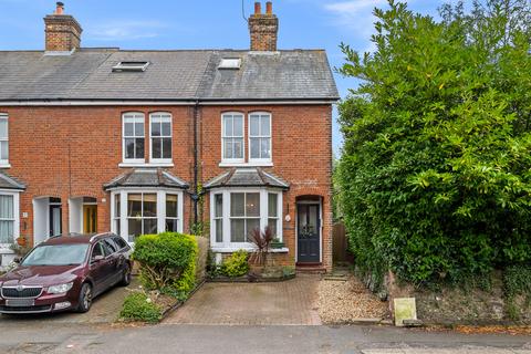 2 Blackborough Road, Reigate, RH2 7BT