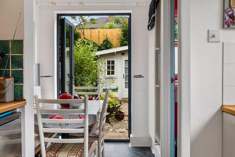 2 Blackborough Road, Reigate, RH2 7BT