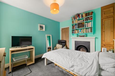 2 Blackborough Road, Reigate, RH2 7BT