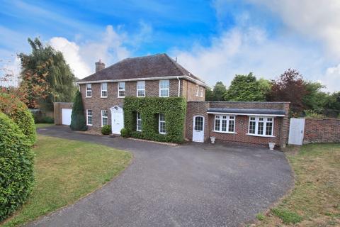 5 bedroom detached house to rent, Harkness Drive, Canterbury