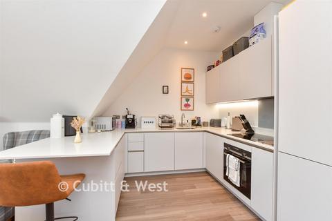 2 bedroom flat for sale, Yorke Road, Reigate, Surrey