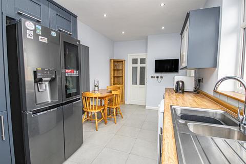 10 Sandy Lane, Rugeley, WS15 2LA