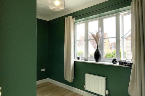 21 Burlingham Drive, Carlton Colville, Lowestoft, NR33 8GD