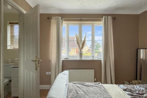 21 Burlingham Drive, Carlton Colville, Lowestoft, NR33 8GD