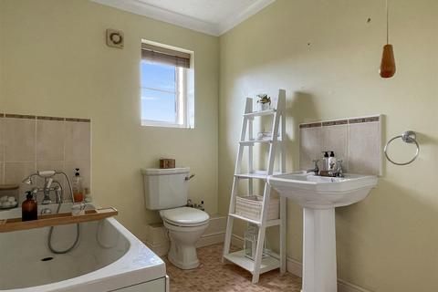 21 Burlingham Drive, Carlton Colville, Lowestoft, NR33 8GD