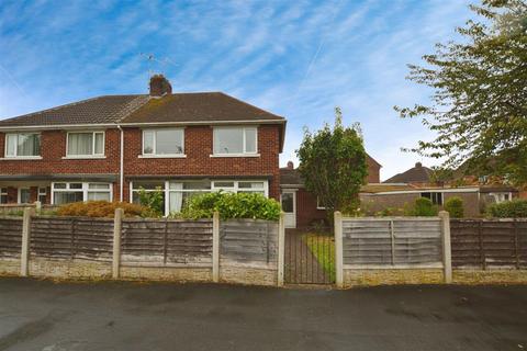 3 bedroom semi-detached house for sale, Gloucester Avenue, Scunthorpe