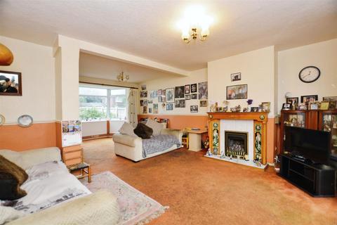 3 bedroom semi-detached house for sale, Gloucester Avenue, Scunthorpe