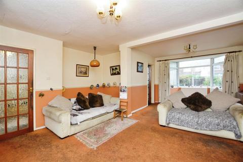 3 bedroom semi-detached house for sale, Gloucester Avenue, Scunthorpe