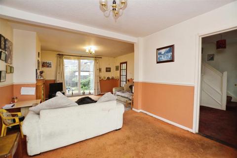 3 bedroom semi-detached house for sale, Gloucester Avenue, Scunthorpe