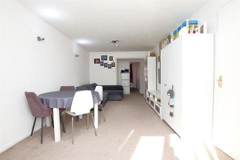 2 bedroom flat for sale, Cooper Close, Greenhithe