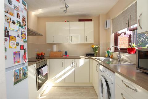 2 bedroom flat for sale, Cooper Close, Greenhithe