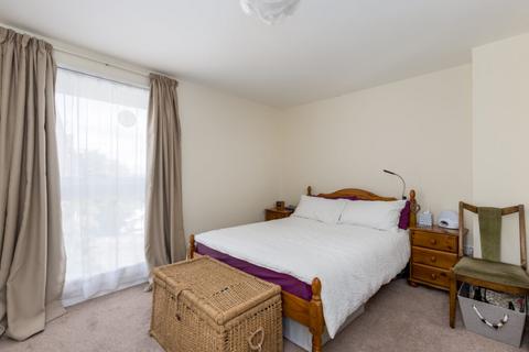 39k St. Bernards Crescent, Edinburgh, EH4 1NR