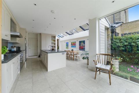 181 Queens Road, London, SW19 8NX