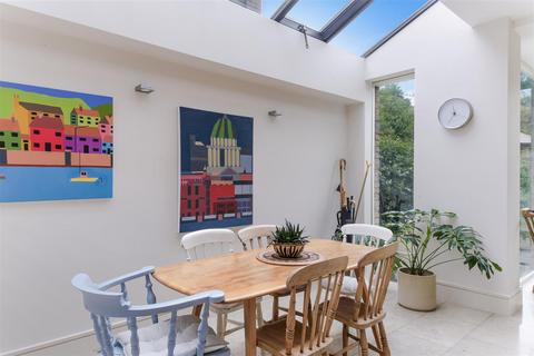 181 Queens Road, London, SW19 8NX