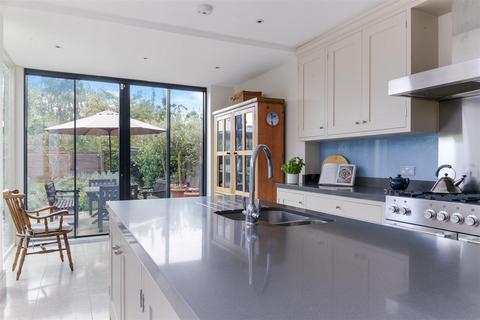 181 Queens Road, London, SW19 8NX