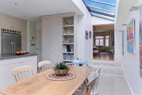 181 Queens Road, London, SW19 8NX
