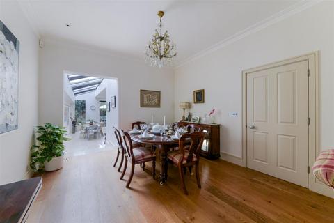 181 Queens Road, London, SW19 8NX
