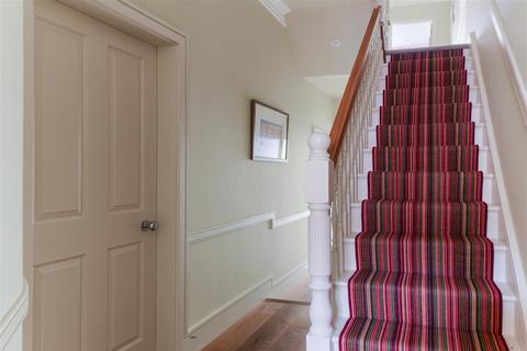 181 Queens Road, London, SW19 8NX