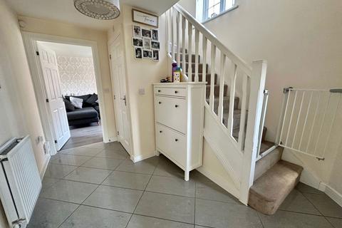8 Ferridays Fields, Woodside, Telford, TF7 5GJ