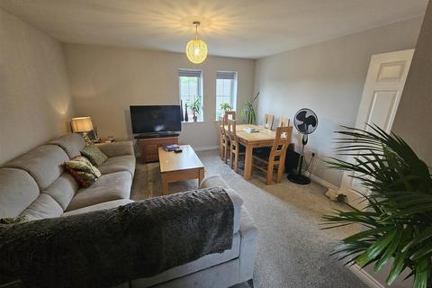 2 bedroom apartment to rent, Woodland Walk, Aldershot