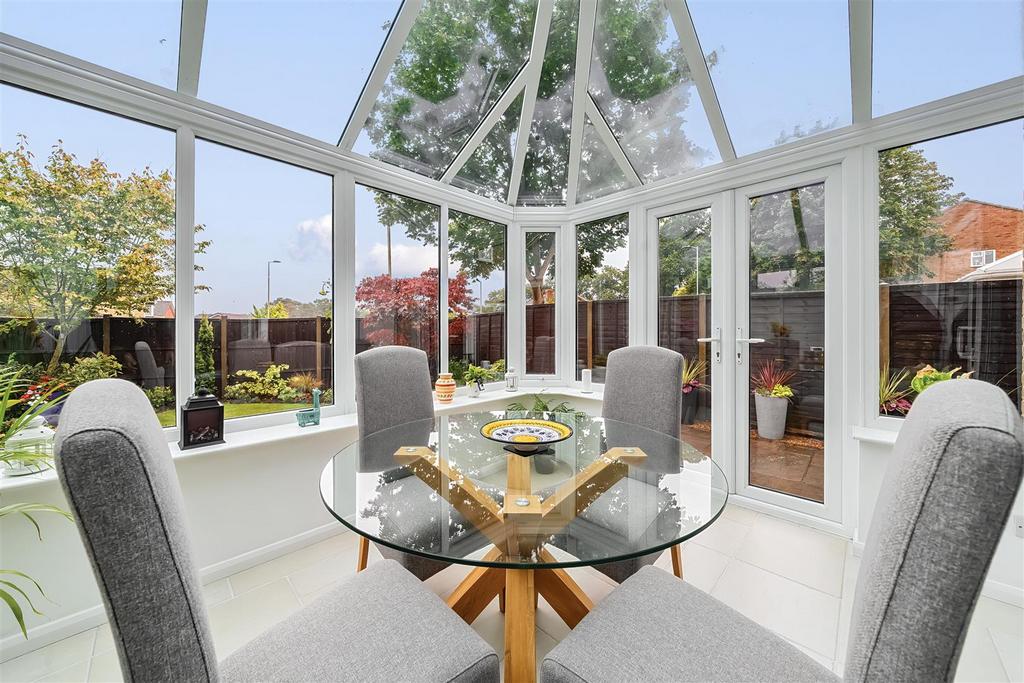 Conservatory/Dining Room