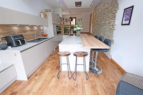1, Longroyd Barn Barnwood Road, Earby, Barnoldswick, BB18 6PB