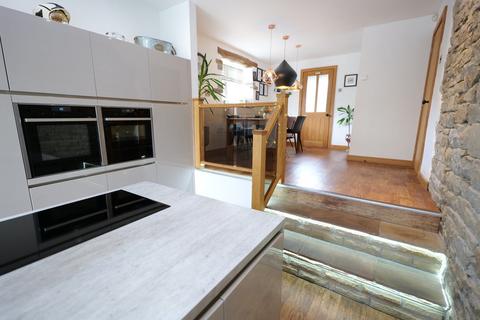 1, Longroyd Barn Barnwood Road, Earby, Barnoldswick, BB18 6PB