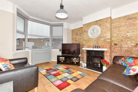 4 Tudor Road, Folkestone, CT19 4HL