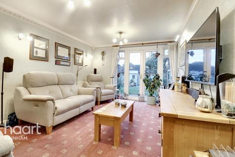 37 Ongar Way, Rainham, RM13 7YJ