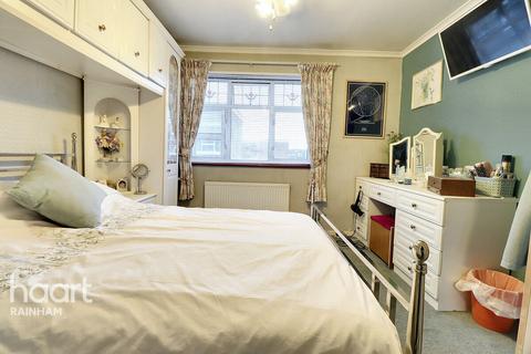 37 Ongar Way, Rainham, RM13 7YJ