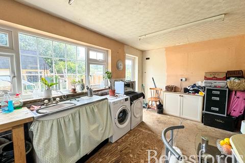 3 bedroom end of terrace house for sale, Frimley Avenue, Hornchurch, RM11